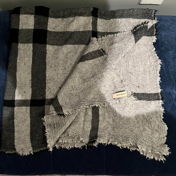 Burberry Wool Square Scarf Light Gray and Dark Gray MSRP $490 - Picture 1 of 3